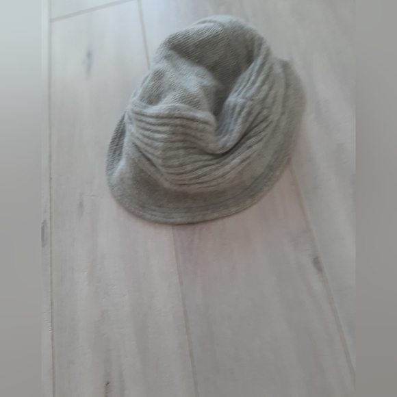 Hat - Picture 3 of 3